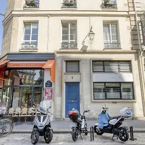 Branded New And Comfy - Heart Of 3 París