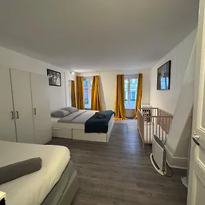 Flat For 7 París